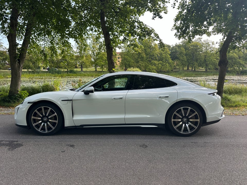 Porsche Taycan Performance+ 4d