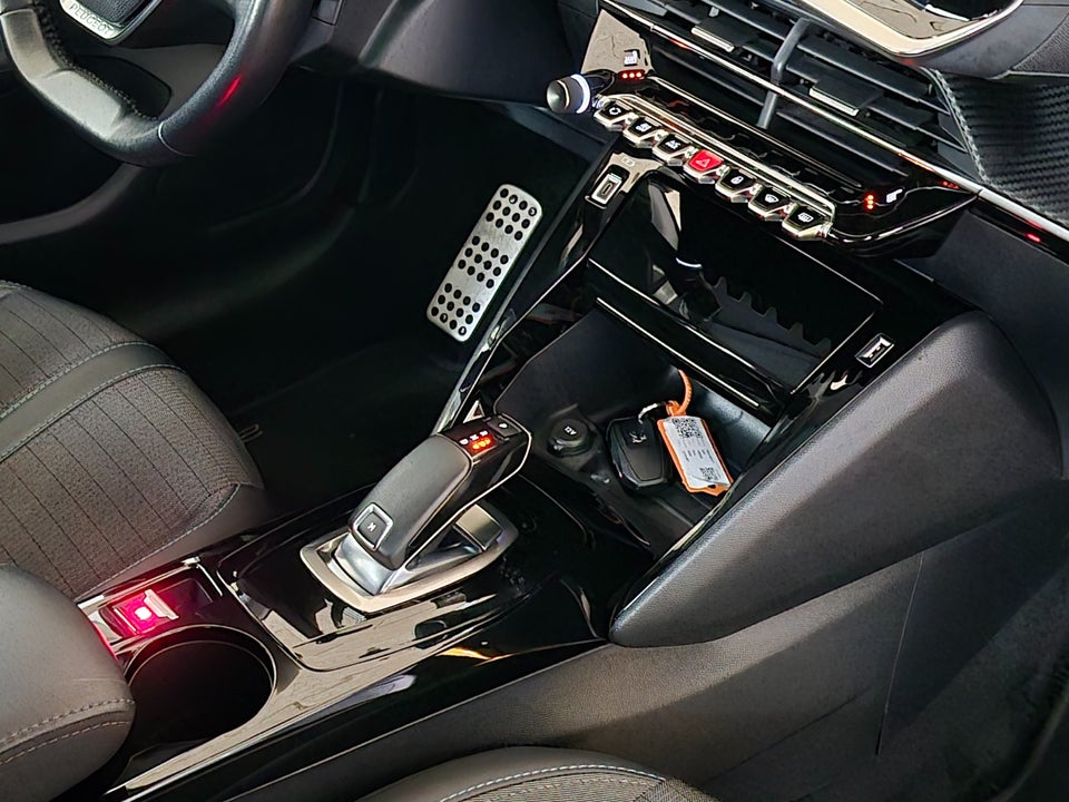 Peugeot 208 1,2 PureTech 100 Allure EAT8 5d