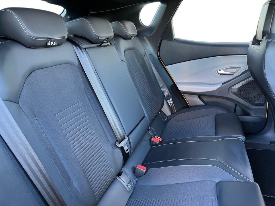 Ford Capri 77 Premium Extended Range 5d