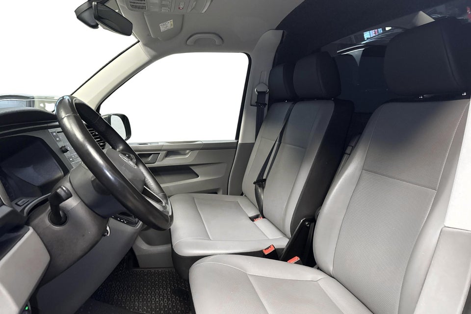 VW Transporter 2,0 TDi 150 Kassevogn DSG kort
