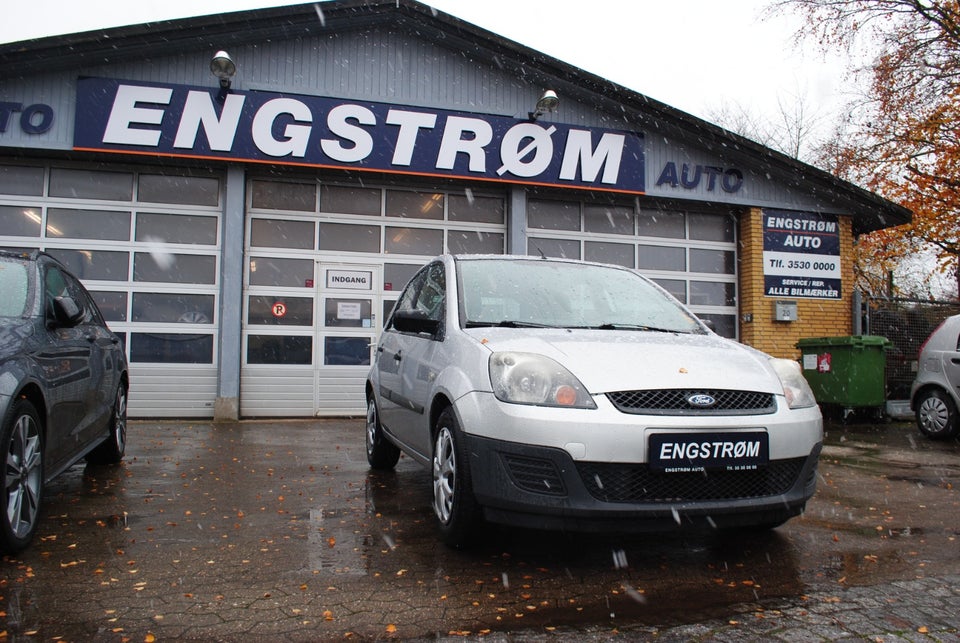 Ford Fiesta 1,3 Ambiente 5d