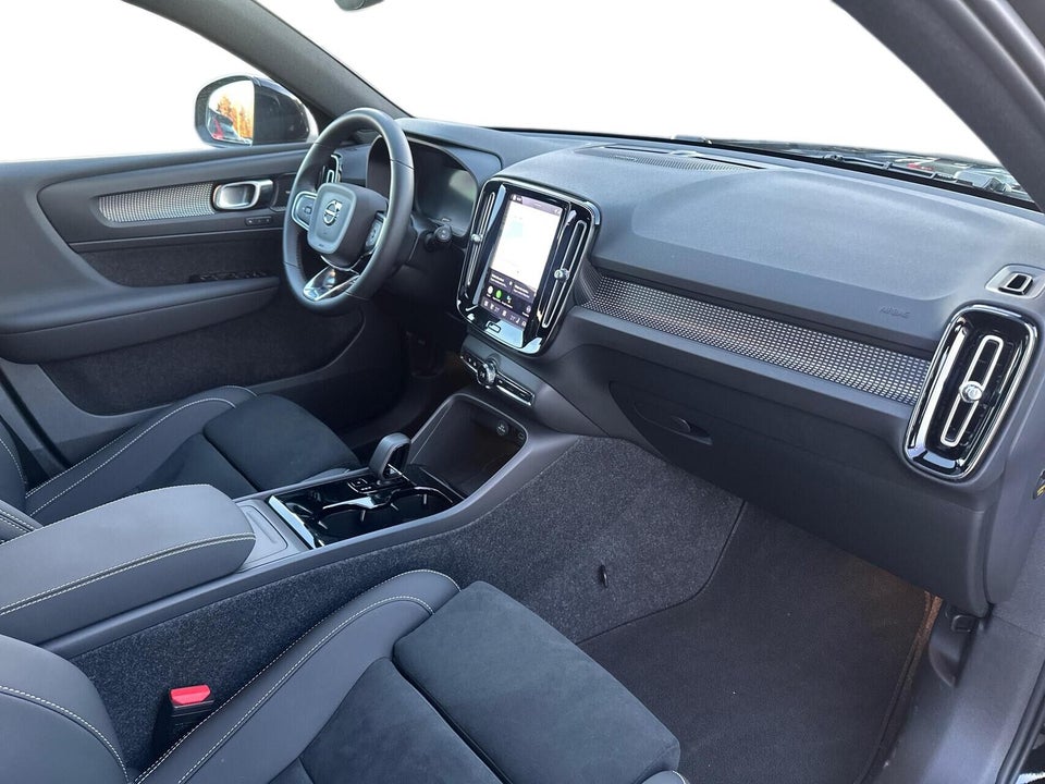 Volvo EX40 Extended Range Black Edition Excess 5d