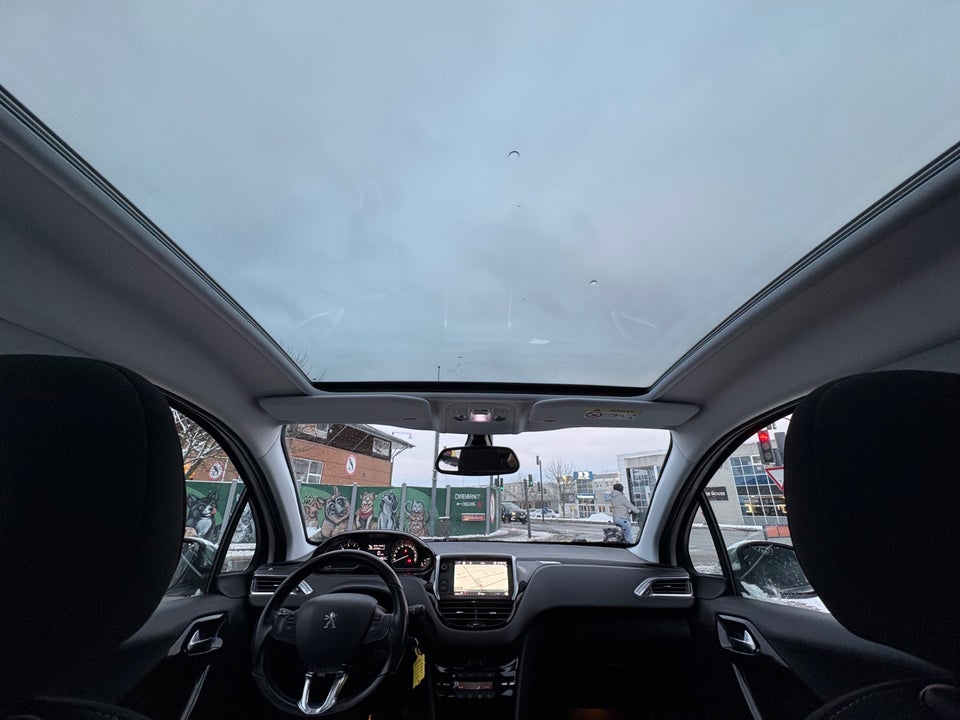 Peugeot 208 1,2 PureTech 82 Allure Sky 5d