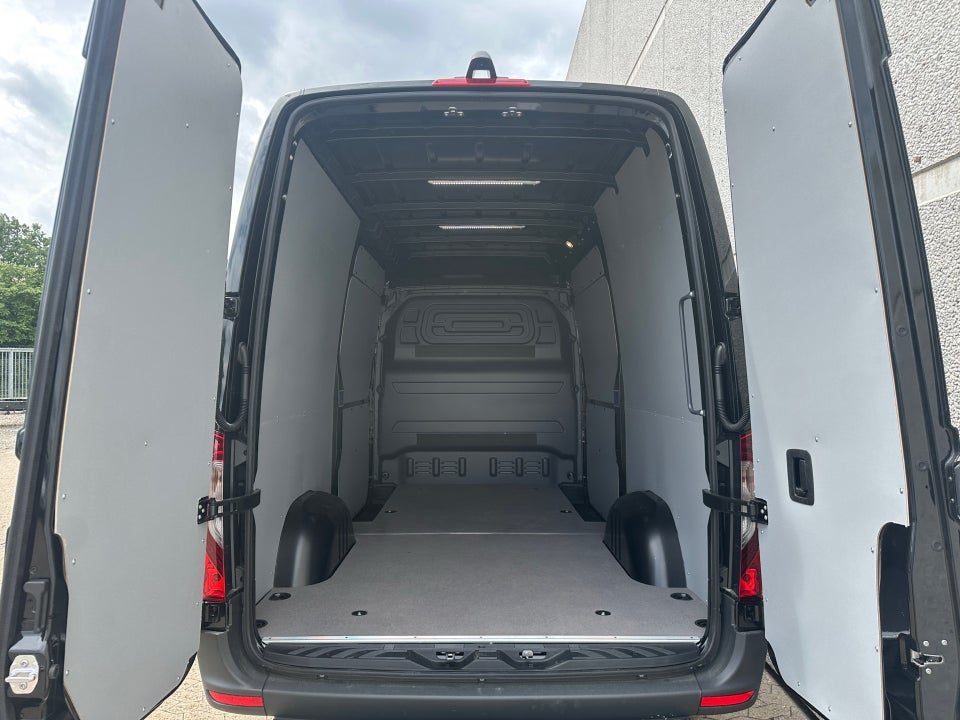 Mercedes Sprinter 317 2,0 CDi A2 Kassevogn SELECT RWD