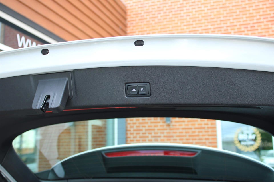 Audi Q4 e-tron 40 S-line 5d