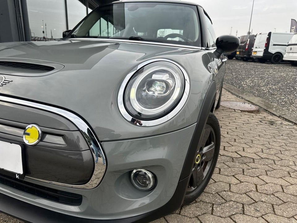 MINI Cooper SE Essential 3d