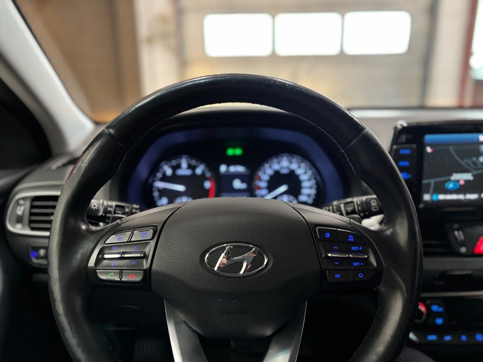 Hyundai i30 1,6 CRDi 110 Premium stc. DCT 5d