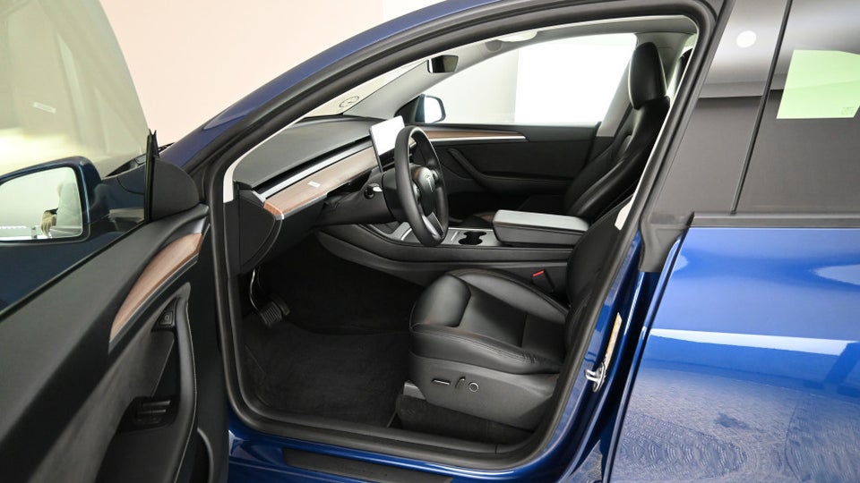 Tesla Model Y Long Range AWD 5d