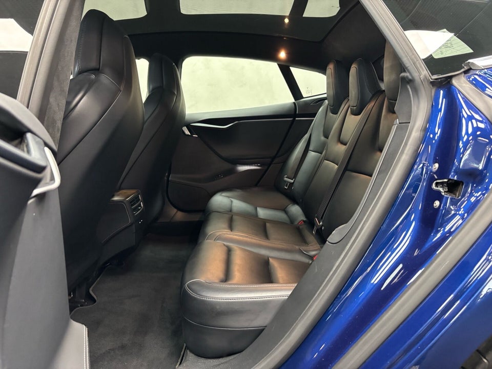 Tesla Model S Standard Range AWD 5d