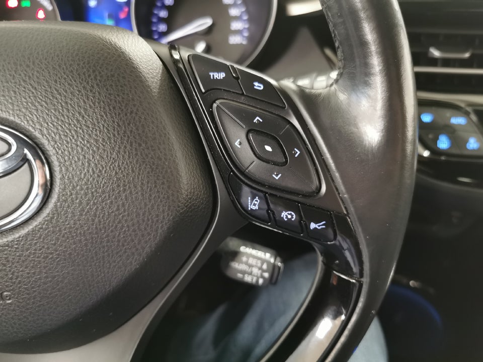 Toyota C-HR 1,8 Hybrid C-LUB Selected CVT 5d