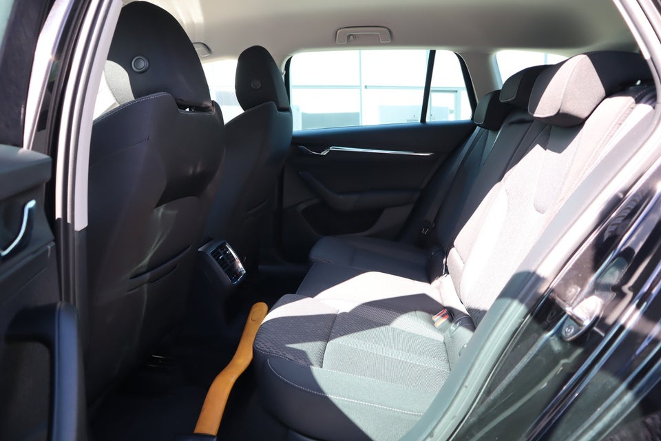 Skoda Octavia 1,4 TSi iV Plus Combi DSG 5d