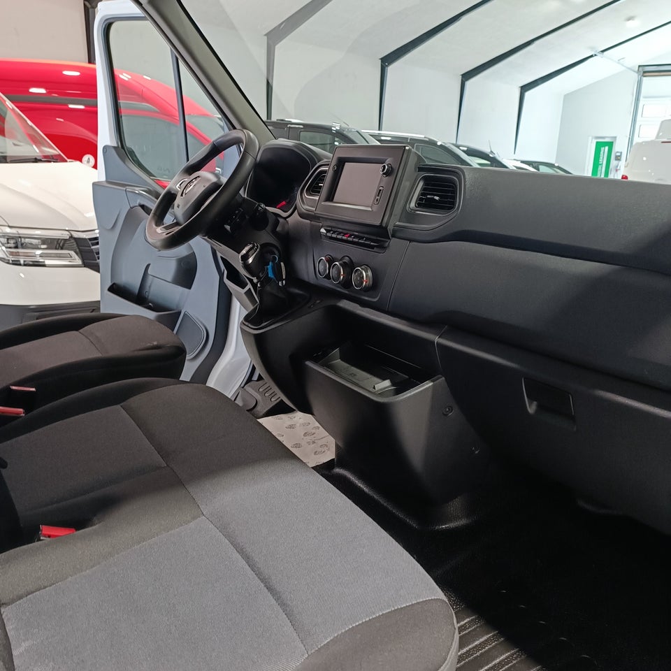 Renault Master IV T33 2,3 dCi 150 L2H2 Kassevogn