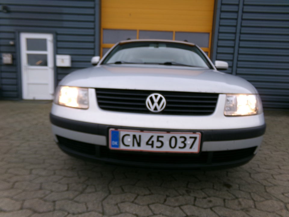 VW Passat 1,8 T Variant 5d