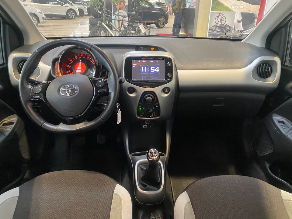 Toyota Aygo 1,0 VVT-i x-play 5d