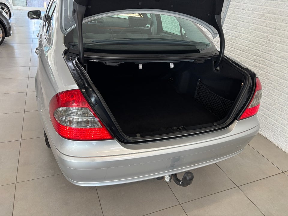 Mercedes E200 1,8 Kompressor Elegance aut. 4d