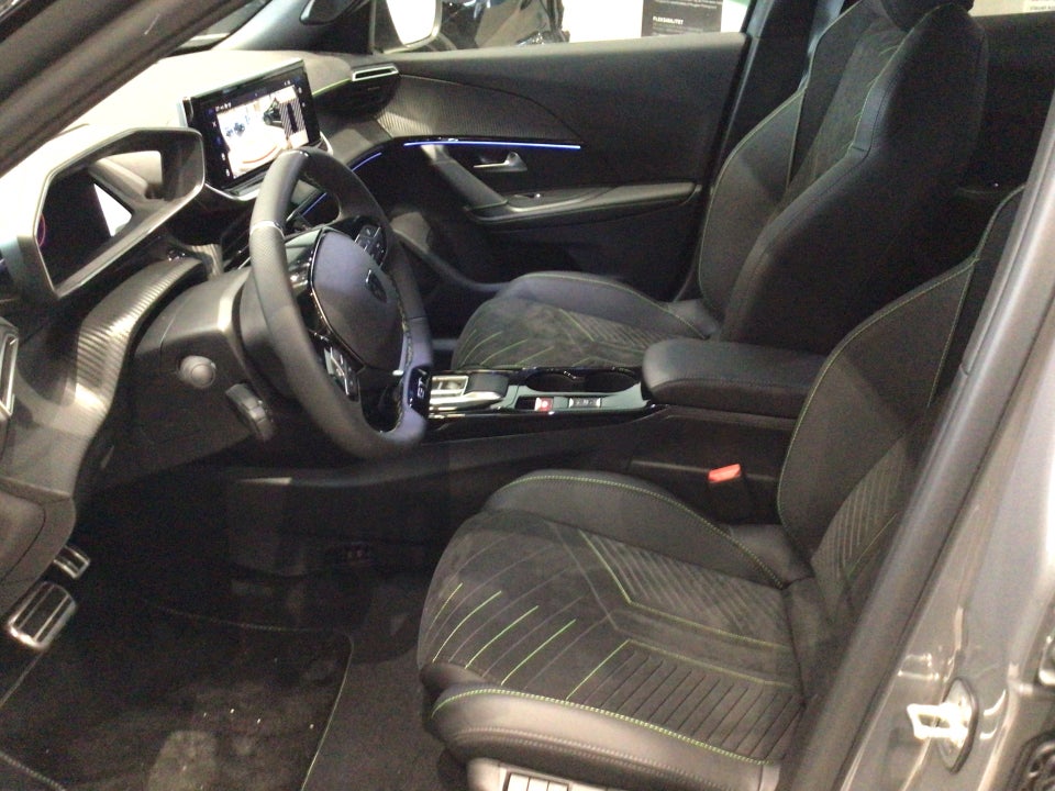 Peugeot e-2008 54 GT 5d