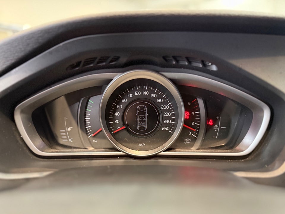 Volvo V40 2,0 D2 120 Momentum Eco 5d