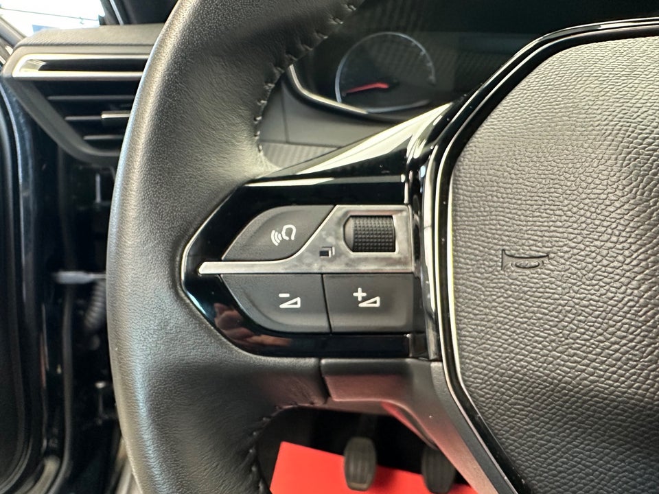 Peugeot 2008 1,2 PureTech 100 Active 5d