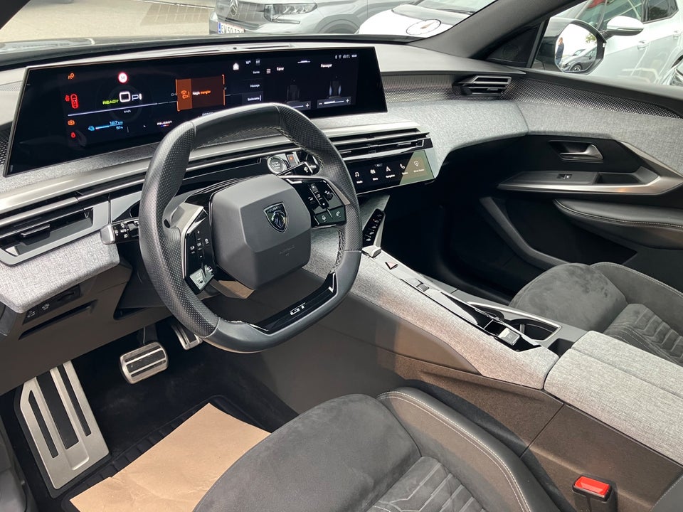 Peugeot e-3008 77 GT 5d