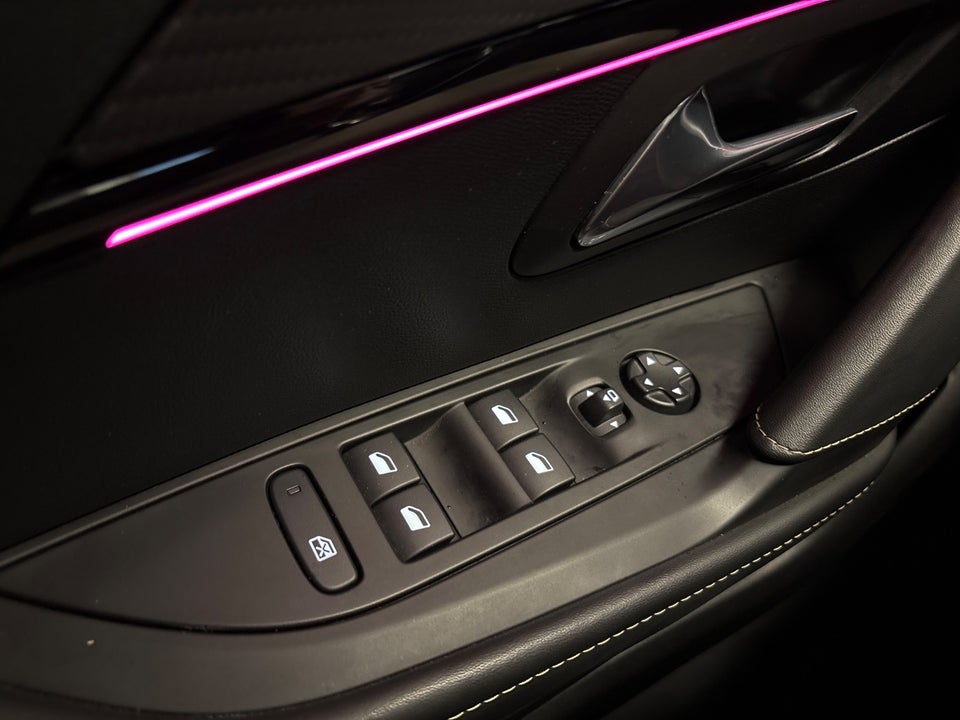 Peugeot e-208 50 GT Sky 5d