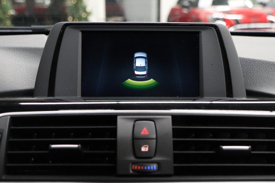 BMW 330d 3,0 Advantage aut. 4d