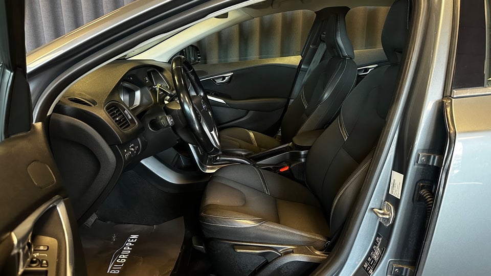 Volvo V40 1,6 D2 115 Momentum aut. 5d