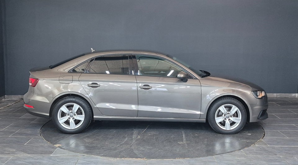 Audi A3 1,6 TDi 110 Ambiente S-tr. 4d