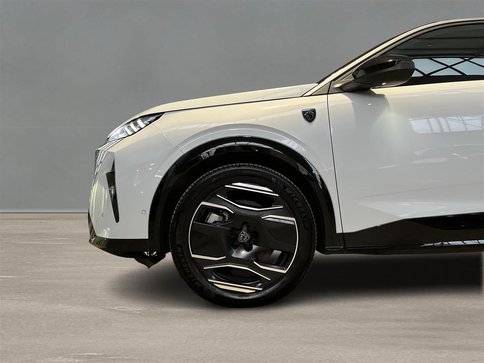 Peugeot e-3008 77 GT Pack 5d