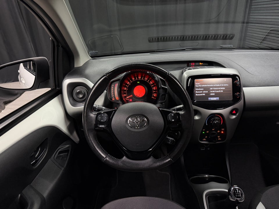 Toyota Aygo 1,0 VVT-i x-wave Sky 5d