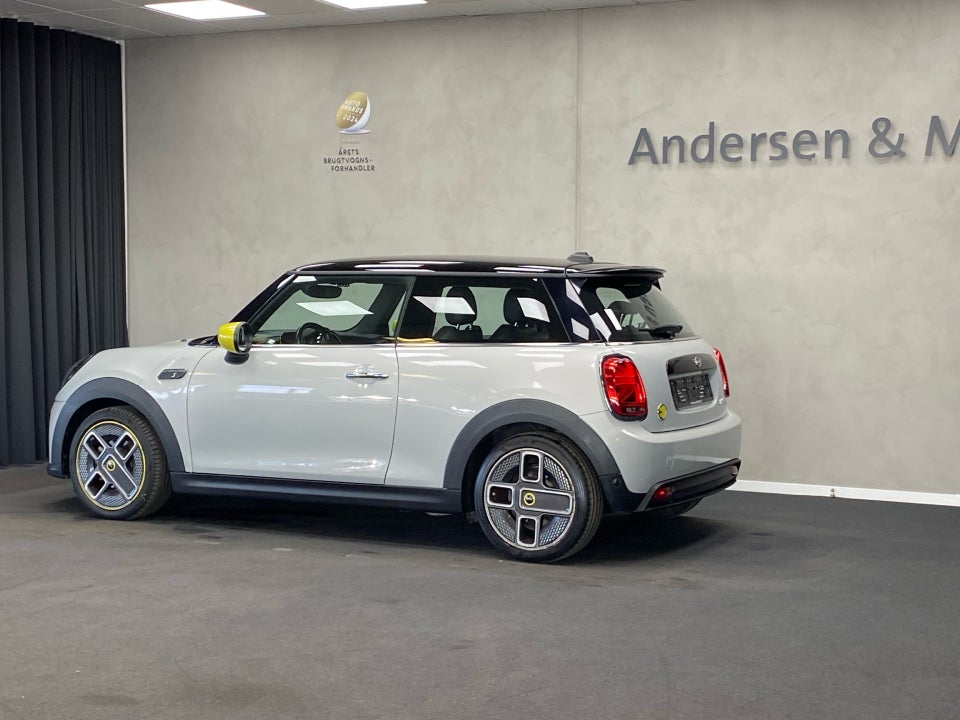 MINI Cooper SE Essential 3d