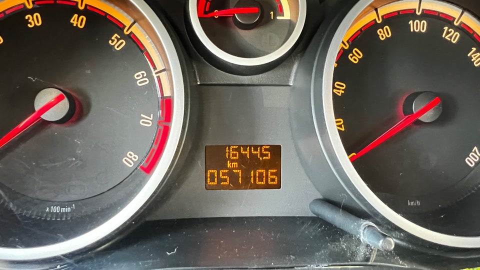 Opel Corsa 1,4 16V Cosmo 5d