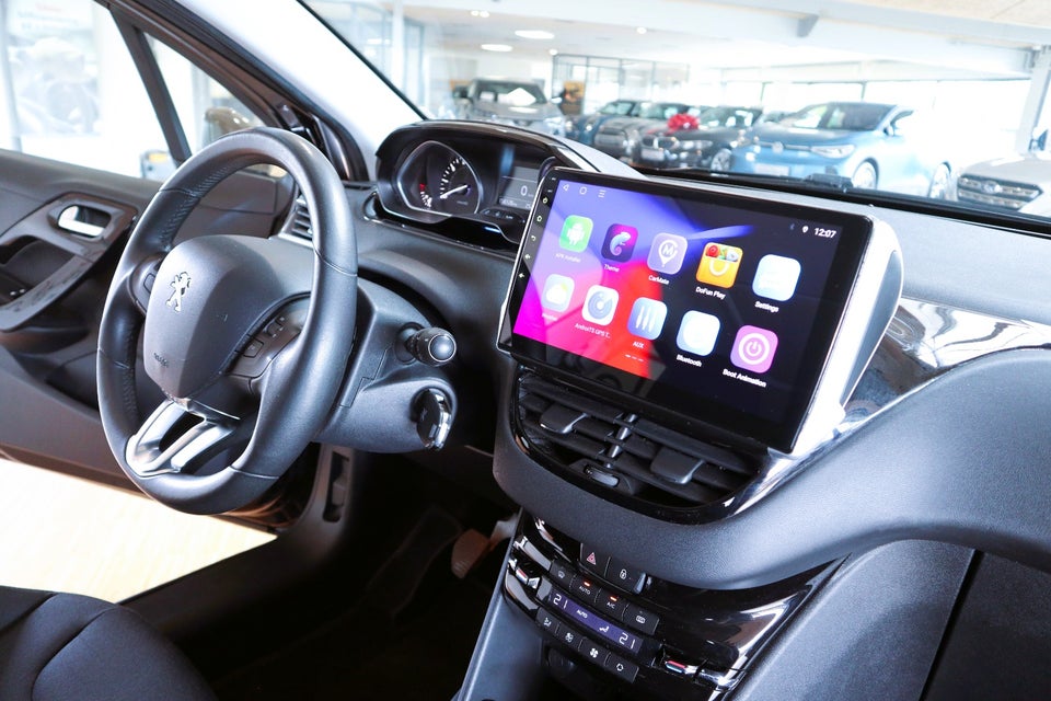 Peugeot 208 1,2 VTi Allure Sky 5d