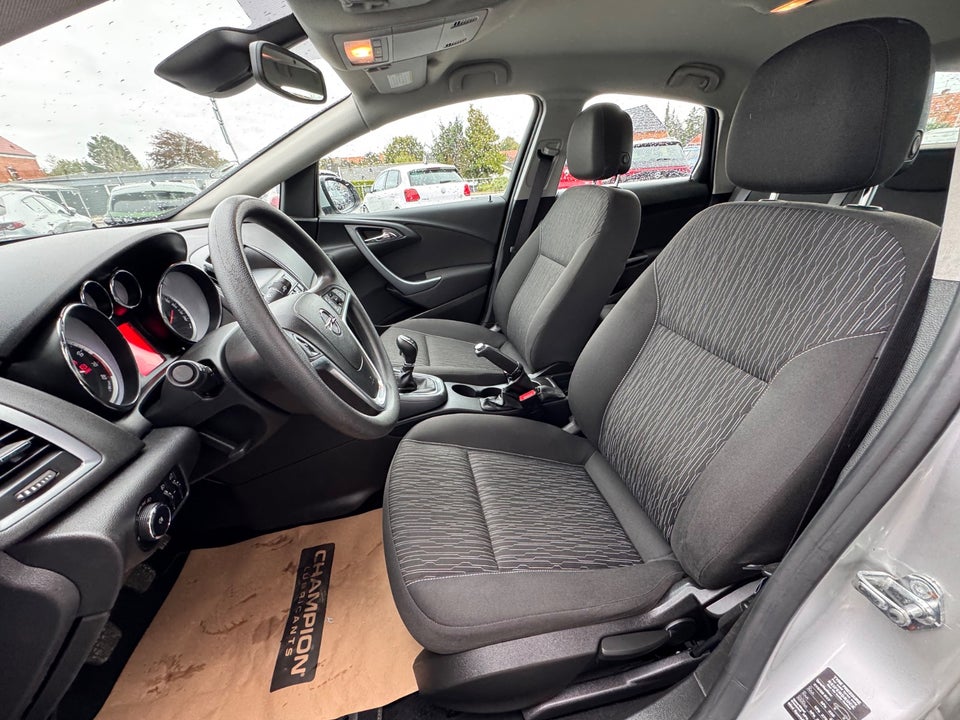 Opel Astra 1,4 T 140 Enjoy 4d