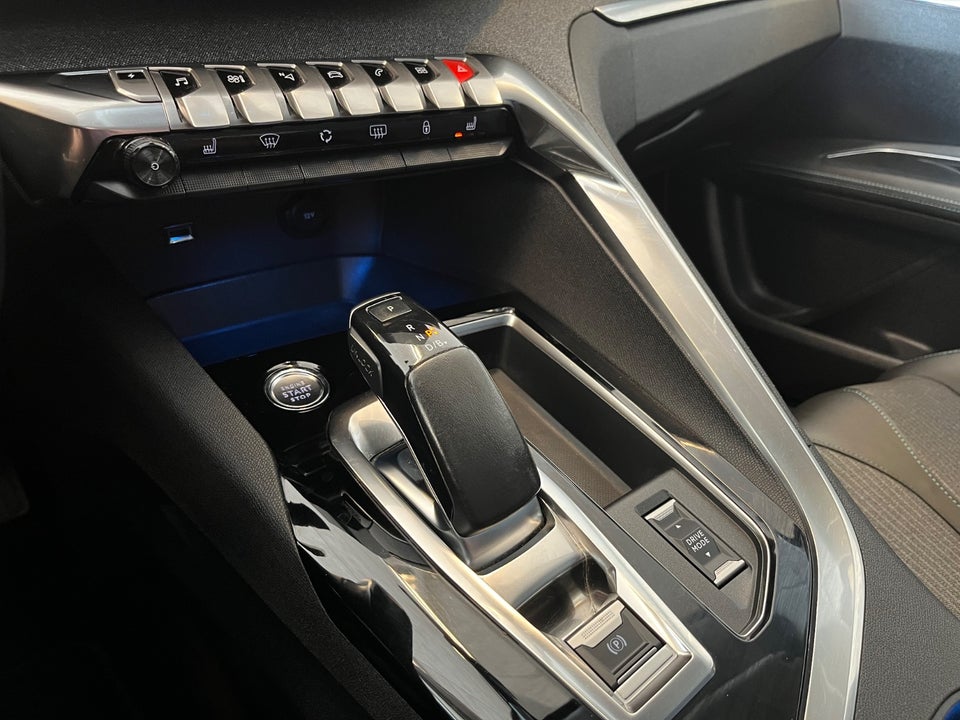 Peugeot 3008 1,6 Hybrid First Selection EAT8 5d