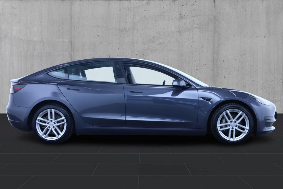 Tesla Model 3 Standard Range+ RWD 4d