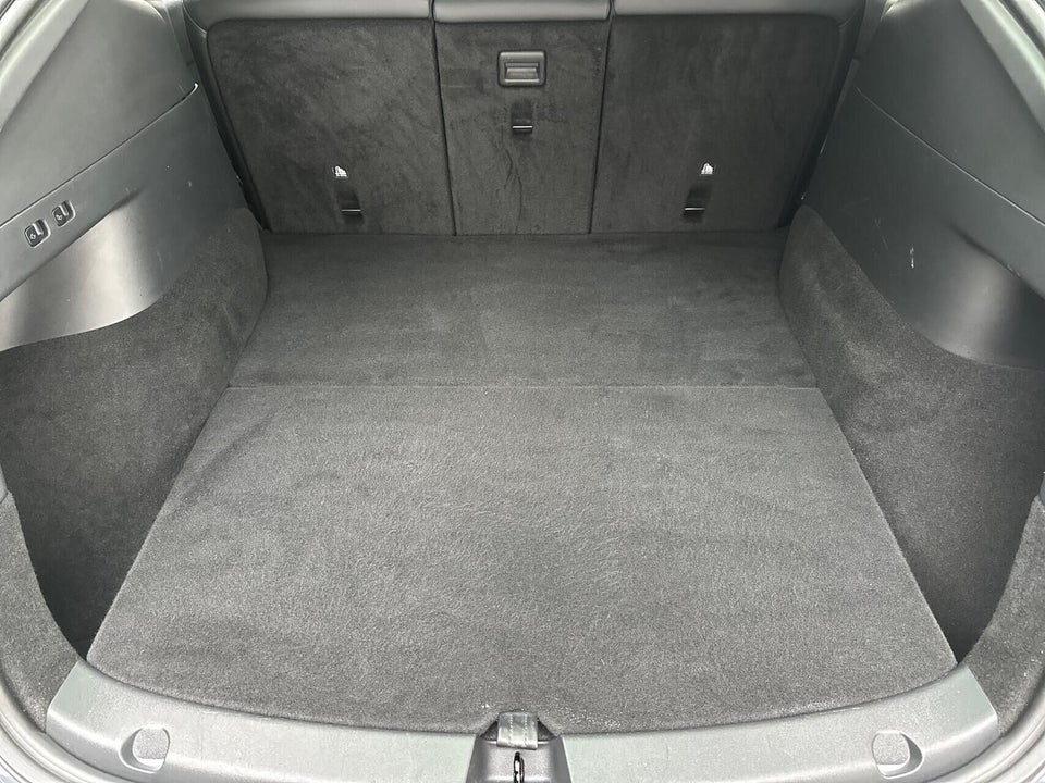 Tesla Model Y Long Range AWD 5d