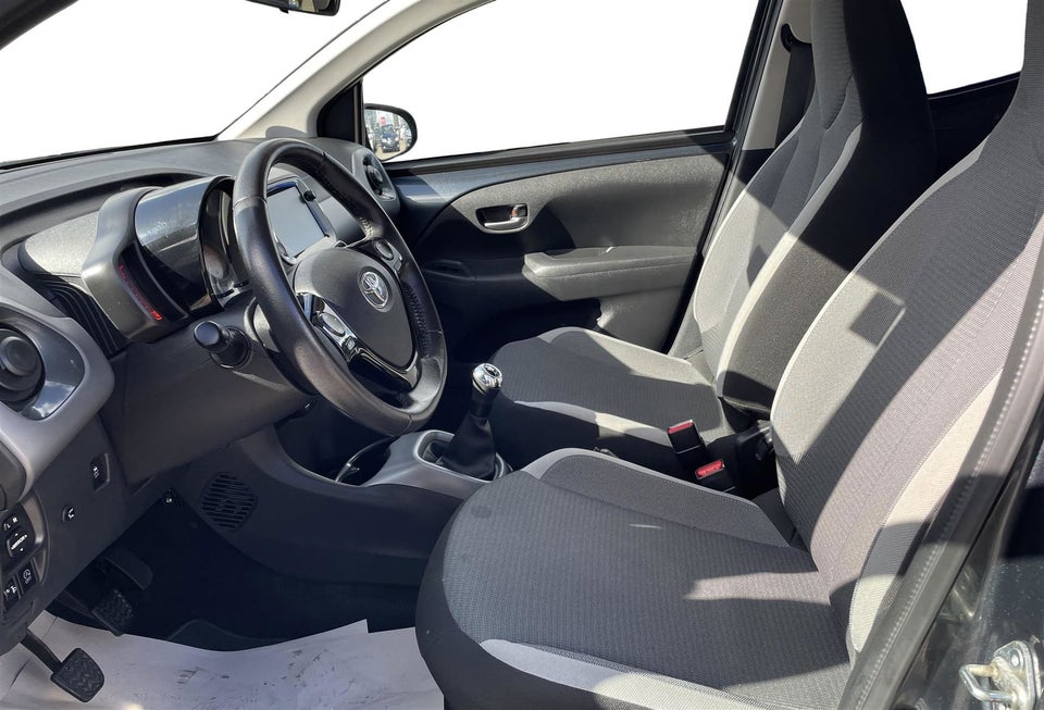 Toyota Aygo 1,0 VVT-i x-press 5d