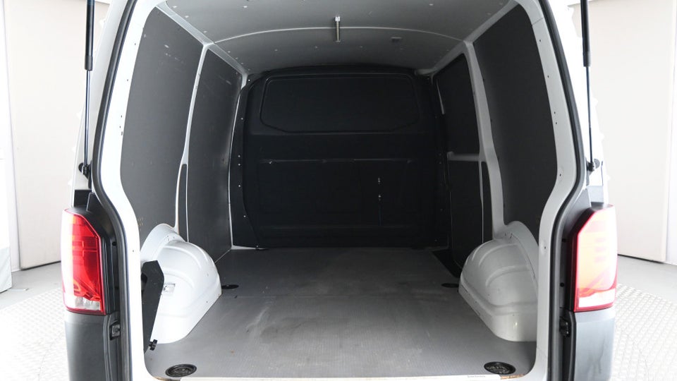 VW Transporter 2,0 TDi 110 Kassevogn kort