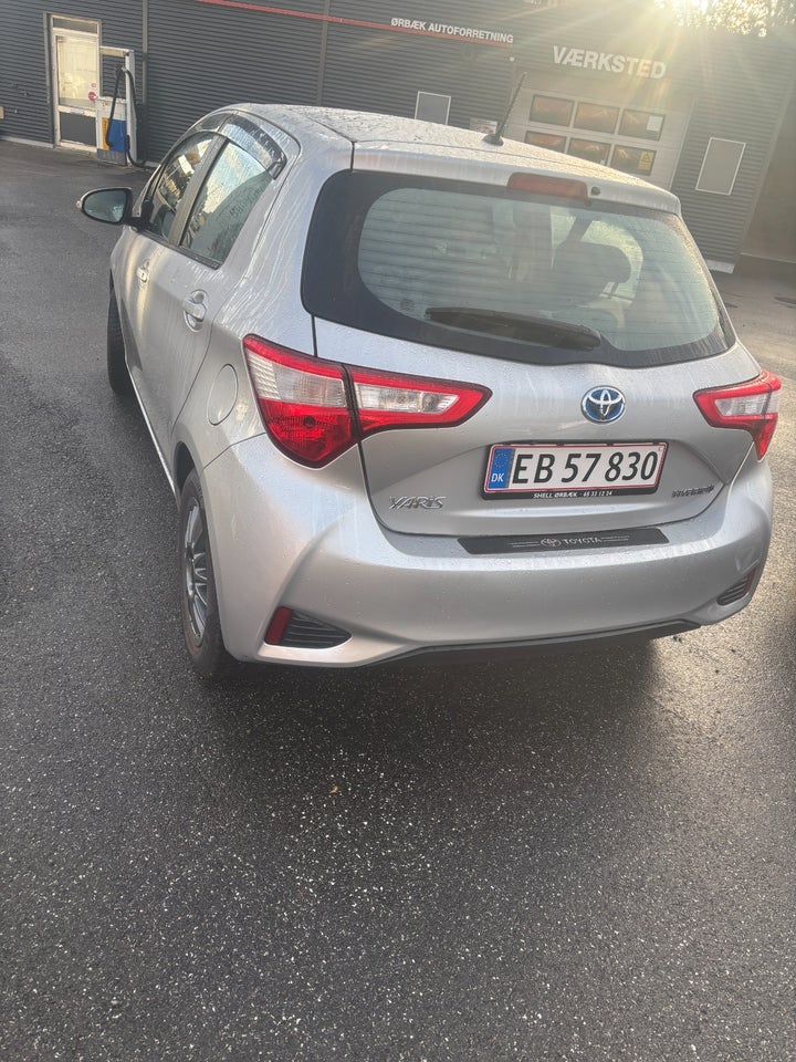 Toyota Yaris 1,5 Hybrid H1 e-CVT 5d