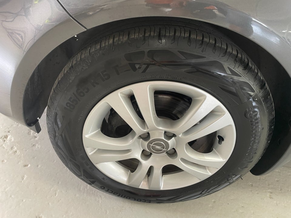 Opel Corsa 1,4 16V Cosmo 5d