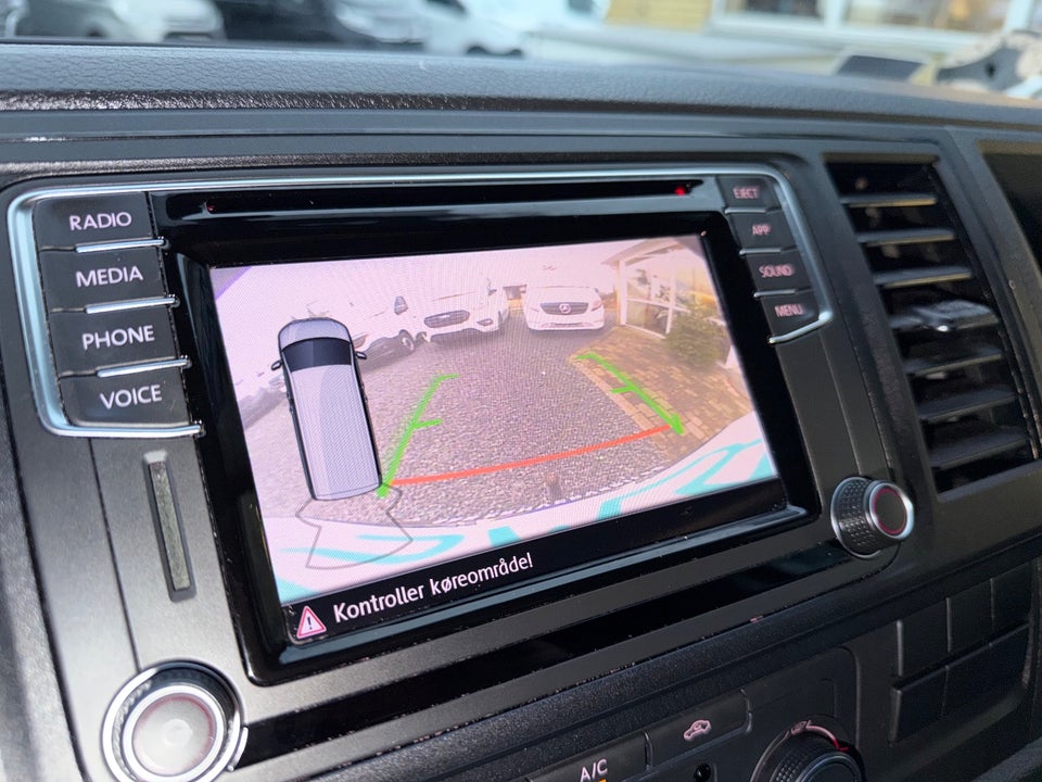 VW Transporter 2,0 TDi 150 Kassevogn DSG lang