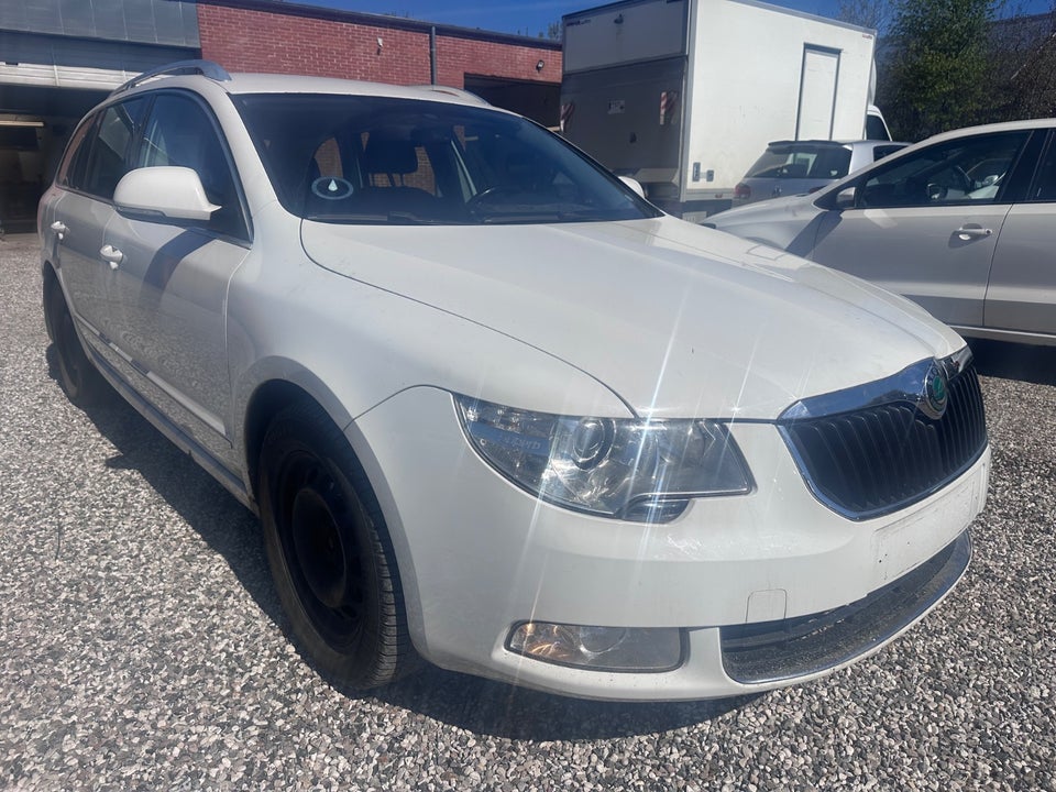 Skoda Superb 2,0 TDi 170 Ambition Combi DSG 5d
