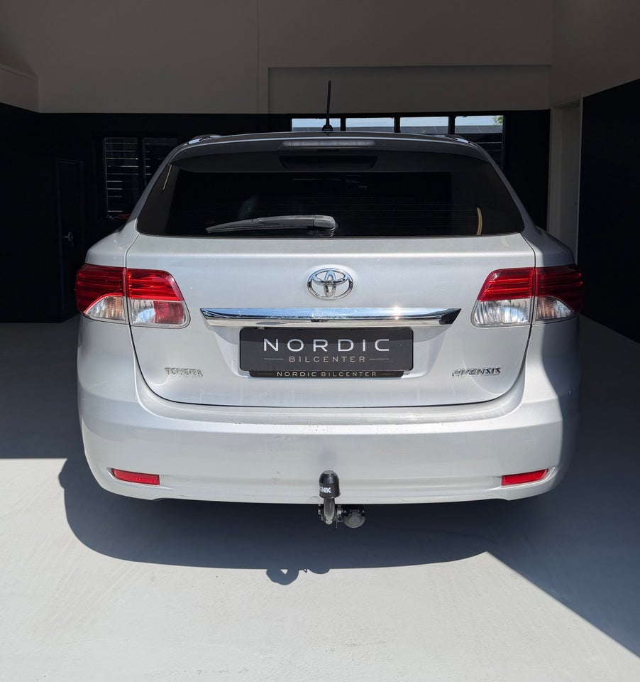 Toyota Avensis 1,8 VVT-i T2 Touch stc. 5d