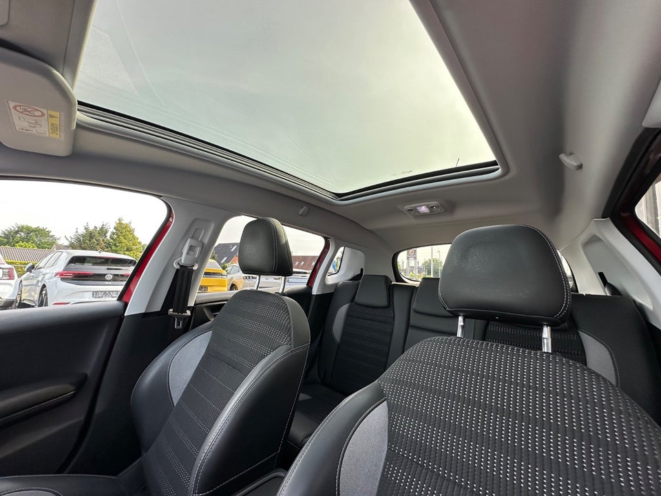Peugeot 2008 1,6 BlueHDi 100 Desire Sky 5d