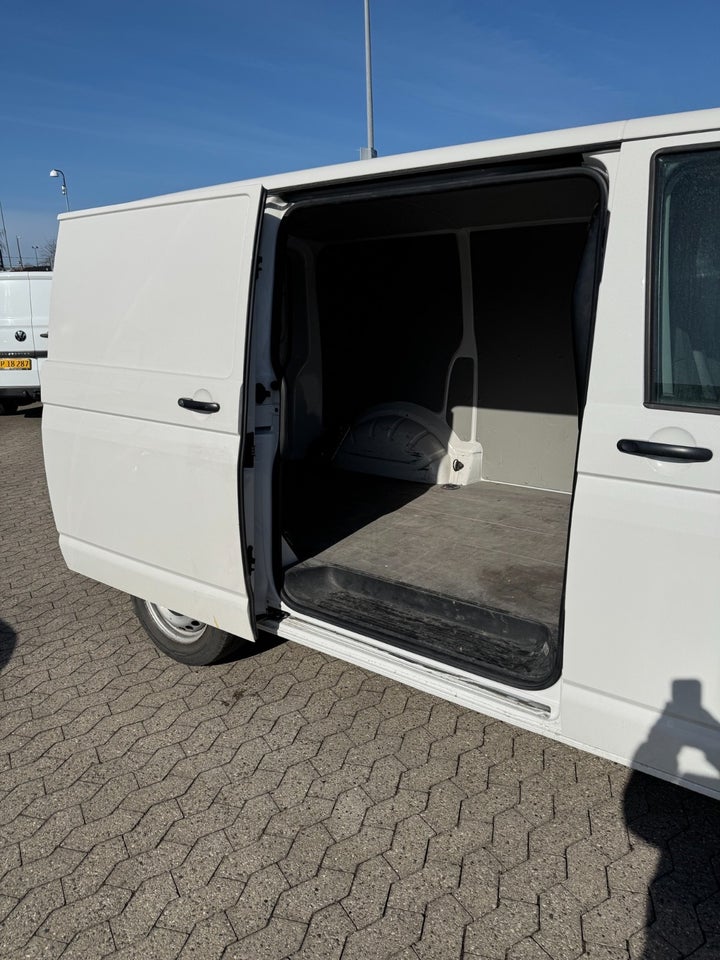 VW Transporter 2,0 TDi 150 Kassevogn kort