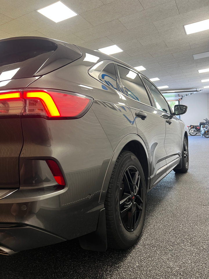 Ford Kuga 2,5 PHEV Vignale CVT 5d