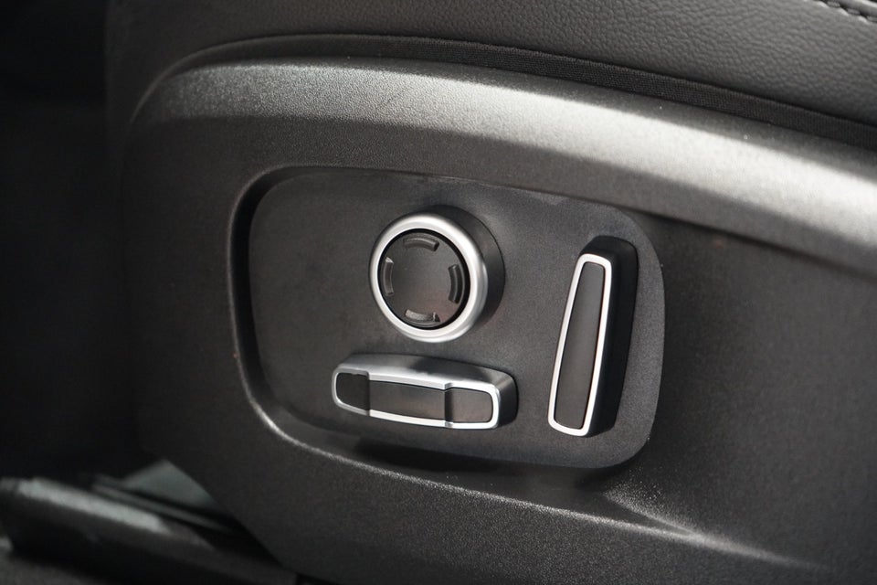 Jaguar F-Pace 2,0 P400e Signature S aut. 5d