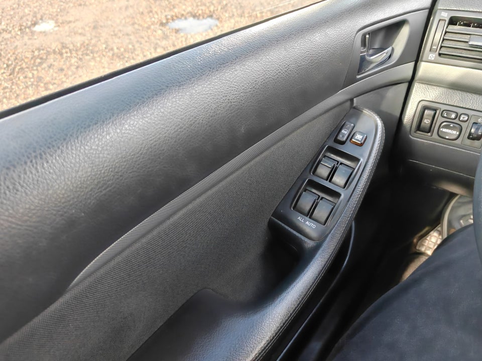 Toyota Avensis 2,0 D-4D Sol stc. 5d