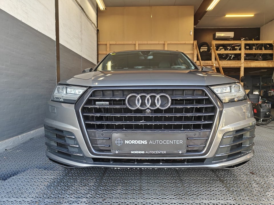 Audi Q7 3,0 TDi 272 S-line quattro Tiptr. 5d