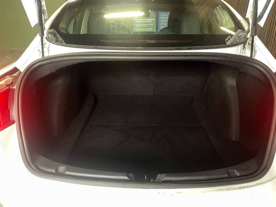 Tesla Model 3 Standard Range+ RWD 4d